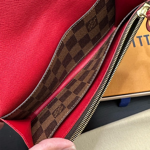 Louis Vuitton Emily wallet. Red interior - Picture 10 of 14